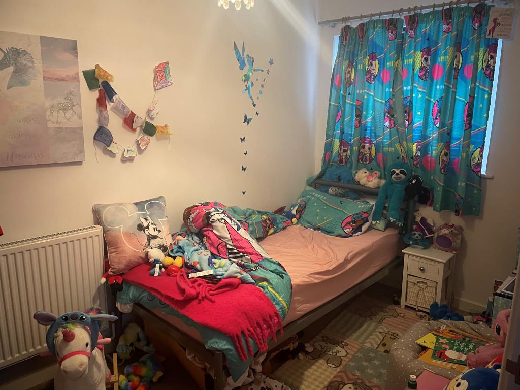 Lot: 93 - LEASEHOLD FLAT WITH PARKING SPACE - Bedroom Two